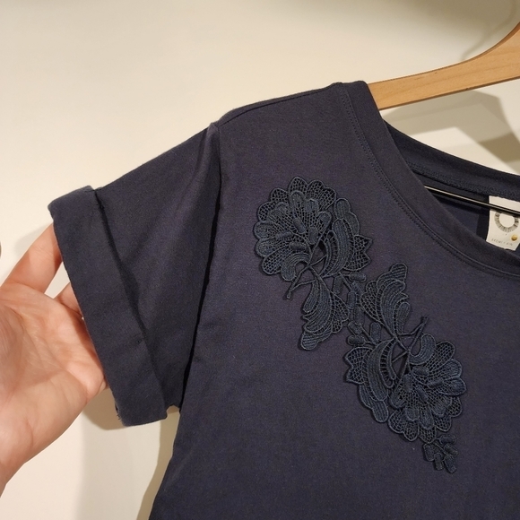 Akemi + Kin Anthropologie Kris Blue Floral Tunic Top Roll Sleeve Lace Flower XS - Picture 5 of 14